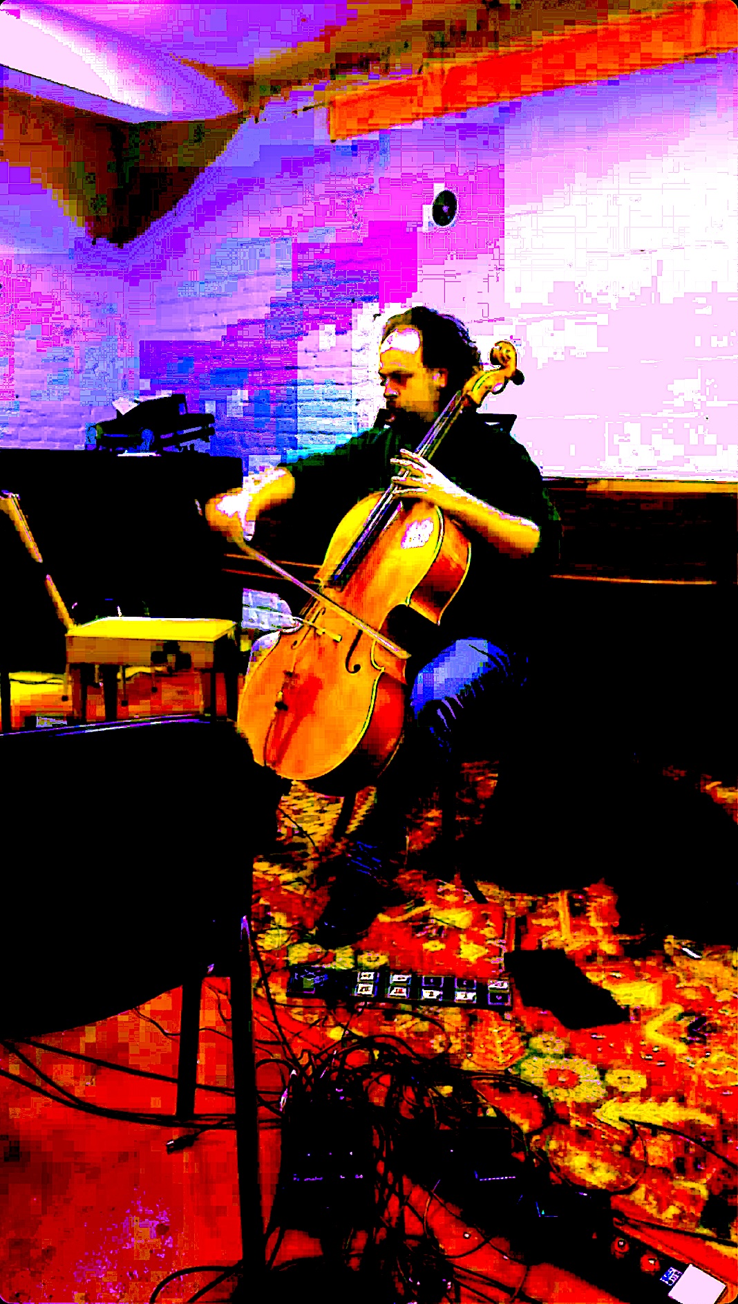 Ian-Elfinn Rosiu in Heart Beep Cello Core @ SMOG